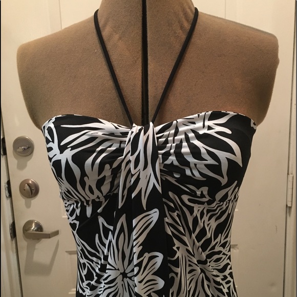 Sexy Black and White Maxi-Dress - Picture 3 of 9